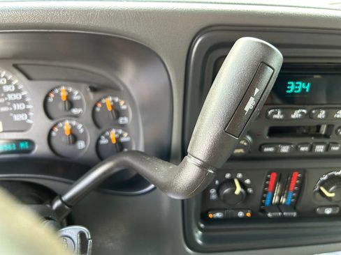 Used 2004 Chevrolet Suburban LS w/ Cargo Package RWD image 13