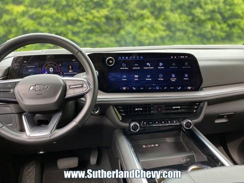 Used 2025 Chevrolet Suburban Z71 AWD/4WD image 26