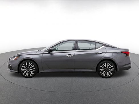 Used 2025 Nissan Altima 2.5 SV FWD image 4