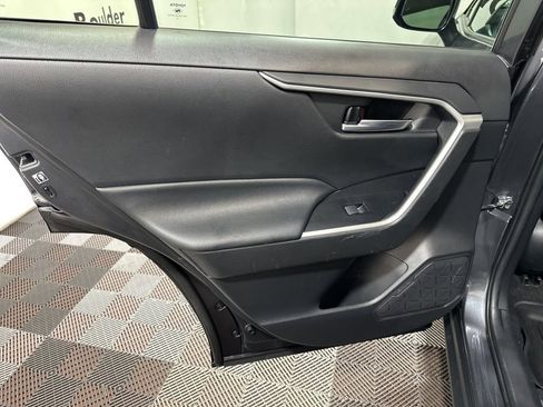 Used 2020 Toyota RAV4 XLE Premium image 17