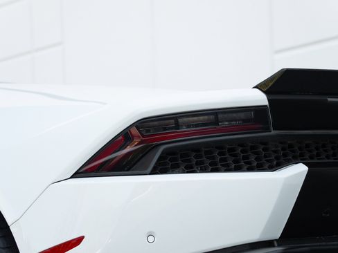 Used 2016 Lamborghini Huracan LP 610-4 image 32