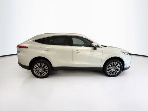 Used 2023 Toyota Venza XLE AWD/4WD image 7