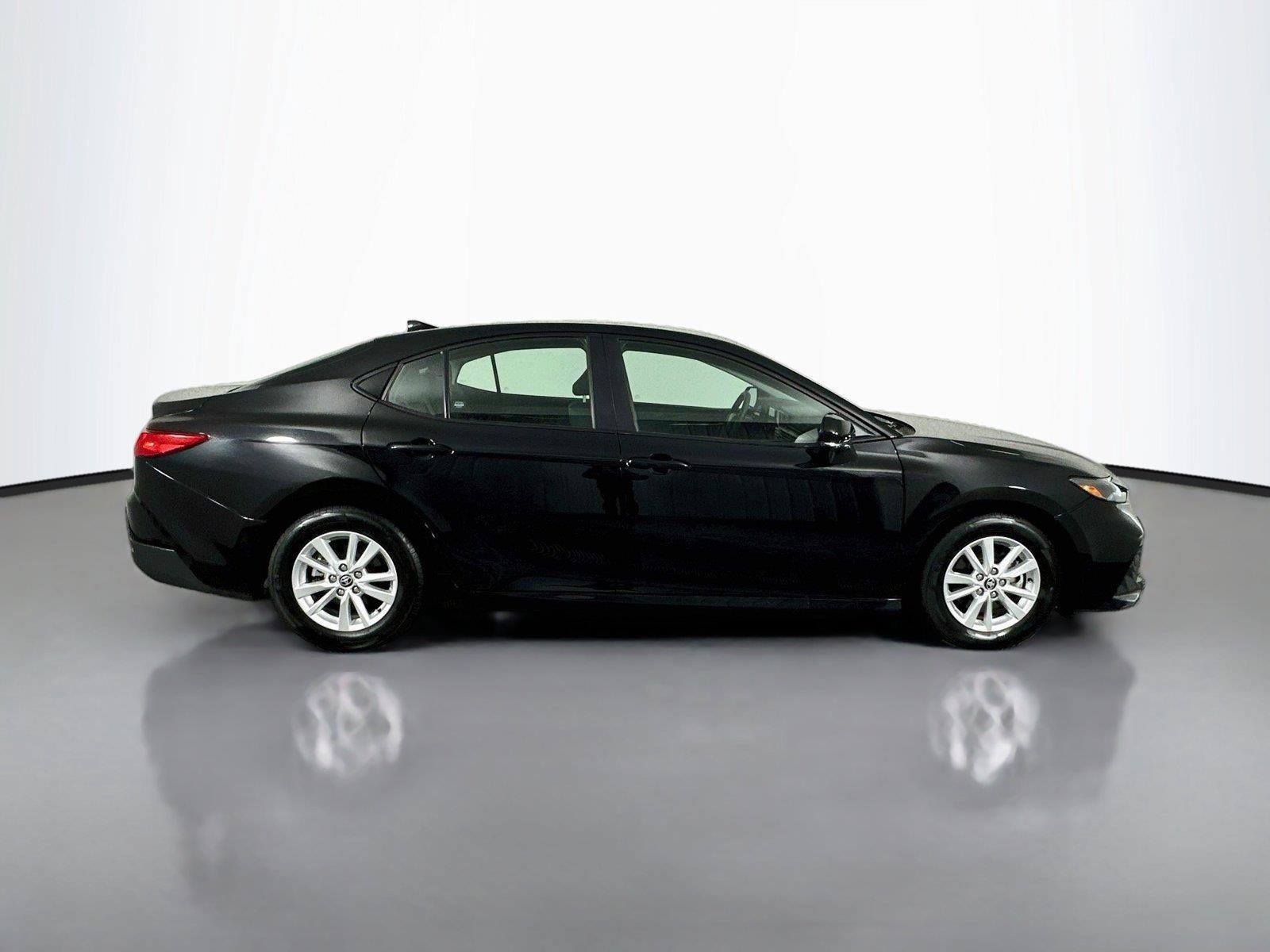 Used 2025 Toyota Camry LE FWD image 16