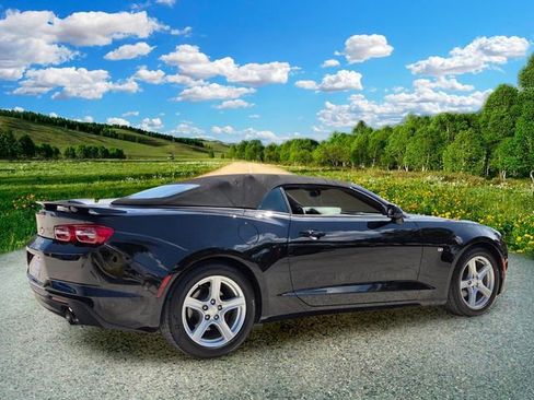 Used 2019 Chevrolet Camaro LT RWD image 6