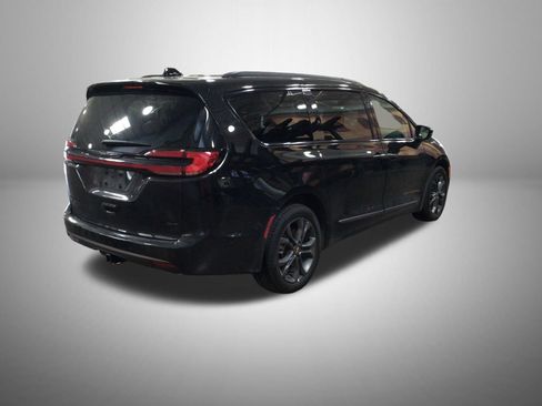 Used 2023 Chrysler Pacifica Touring-L w/ Road Tripper Package AWD/4WD image 5