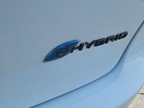 Used 2024 Chrysler Pacifica Limited FWD image 7