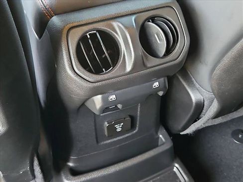 Used 2026 Jeep Wrangler Unlimited Rubicon AWD/4WD image 24
