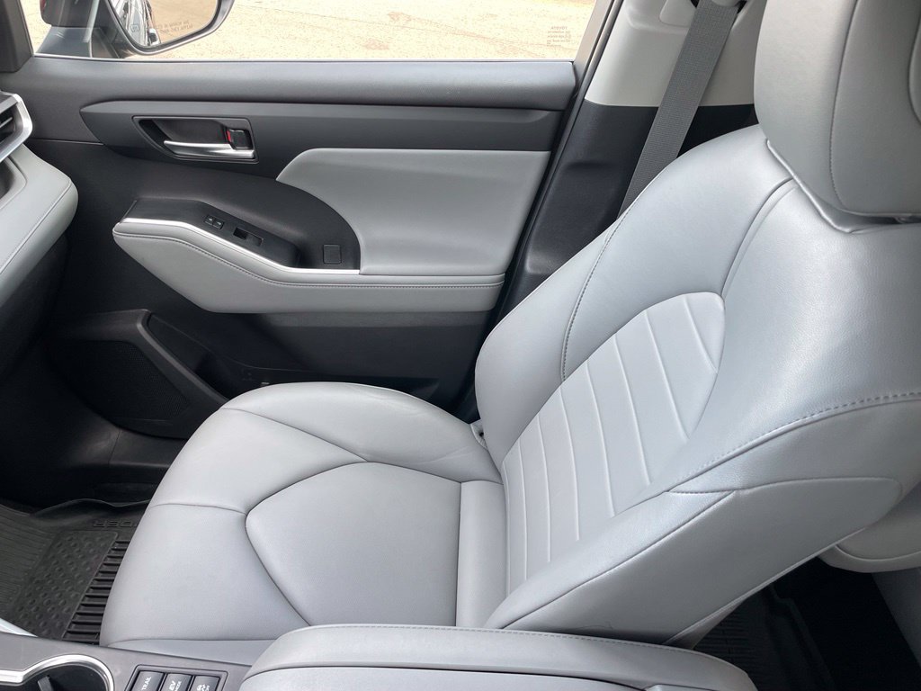 Used 2023 Toyota Highlander XLE AWD/4WD image 19