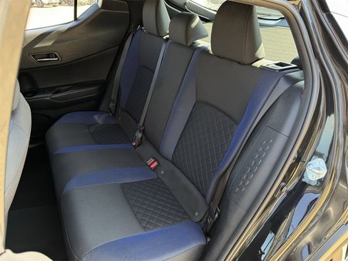 Used 2022 Toyota C-HR XLE image 26