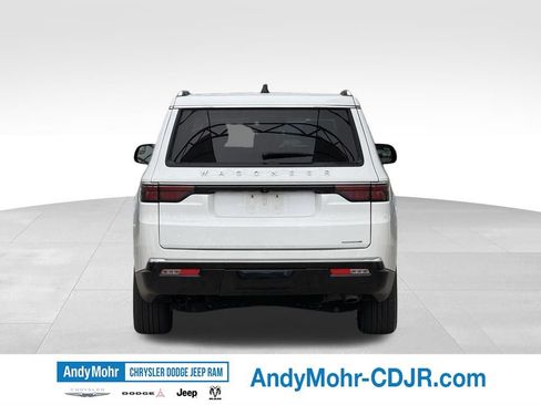 Used 2024 Jeep Wagoneer L Series II w/ Flexible Seating Group AWD/4WD image 6