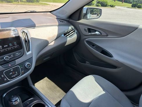 Used 2017 Chevrolet Malibu LT w/ Driver Confidence Package FWD image 28