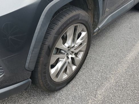 Used 2020 Toyota RAV4 XLE Premium image 6