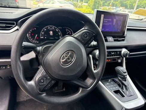 Used 2025 Toyota RAV4 XLE AWD/4WD image 17