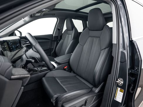 Used 2025 Audi Q5 Premium Plus w/ Premium Plus AWD/4WD image 16
