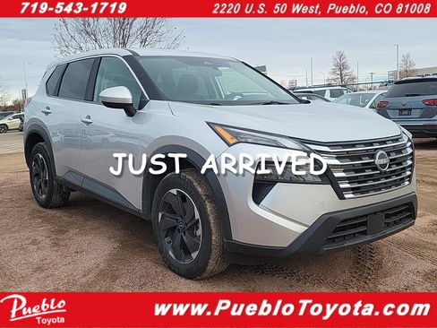 Used 2025 Nissan Rogue SV image 1