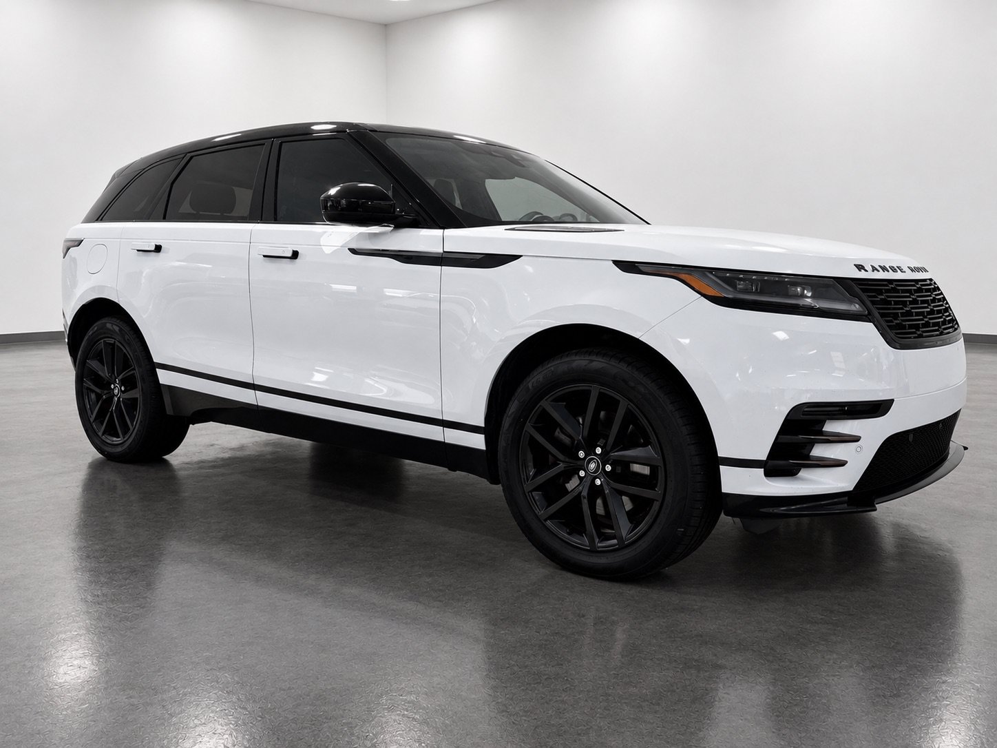 Used 2024 Land Rover Range Rover Velar Dynamic SE AWD/4WD image 2