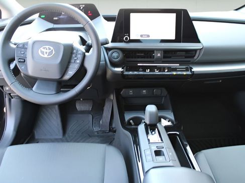 Used 2025 Toyota Prius LE AWD/4WD image 8