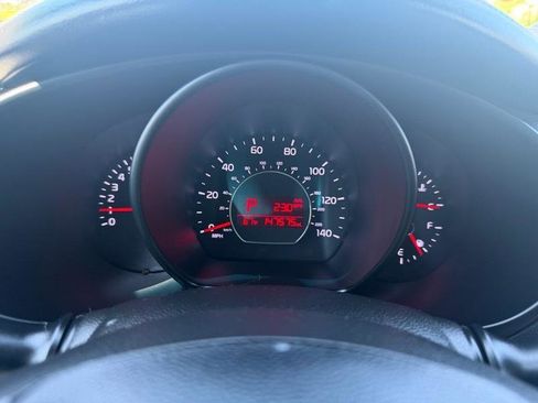 Used 2014 Kia Soul + w/ Primo Package FWD image 16