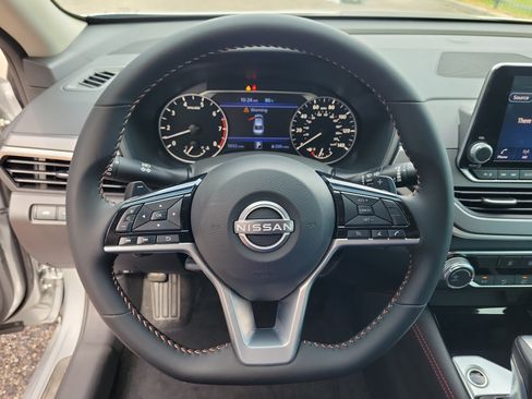Certified 2025 Nissan Altima 2.5 SR FWD image 15