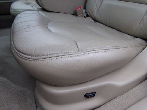 Used 2001 Lincoln Continental image 25