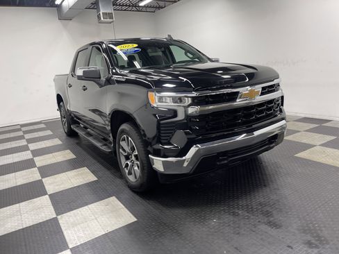 Used 2023 Chevrolet Silverado 1500 LT AWD/4WD image 6