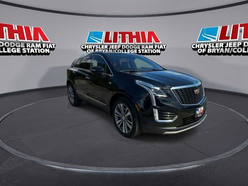 Used 2025 Cadillac XT5 Premium Luxury AWD/4WD image 2