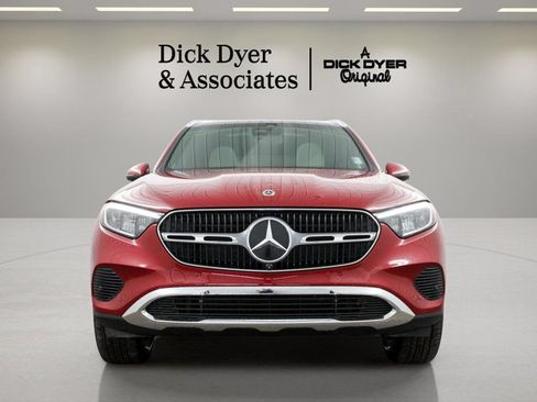 Used 2025 Mercedes-Benz GLC 350e 4MATIC image 4