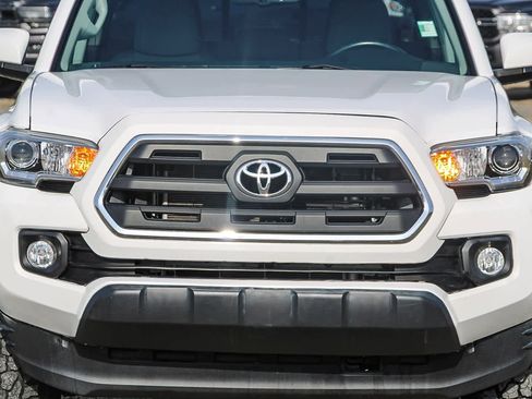 Used 2017 Toyota Tacoma SR5 w/ Tow Package image 7