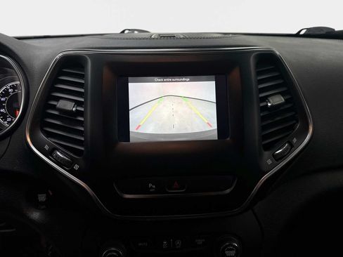 Used 2020 Jeep Cherokee Latitude Plus AWD/4WD image 22