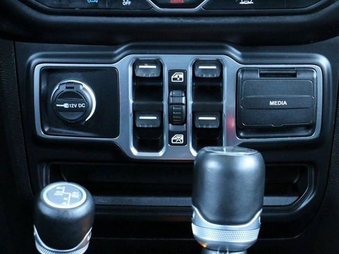 Used 2023 Jeep Wrangler Unlimited Sahara w/ Cold Weather Group image 31