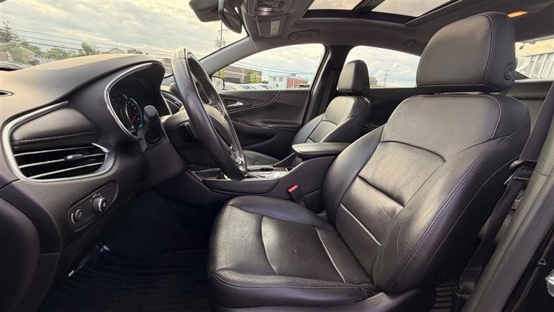 Used 2018 Chevrolet Malibu Premier w/ Premier Sun and Wheel Package FWD image 24