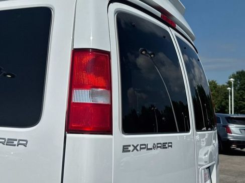 Used 2023 Chevrolet Express 2500 RWD image 8