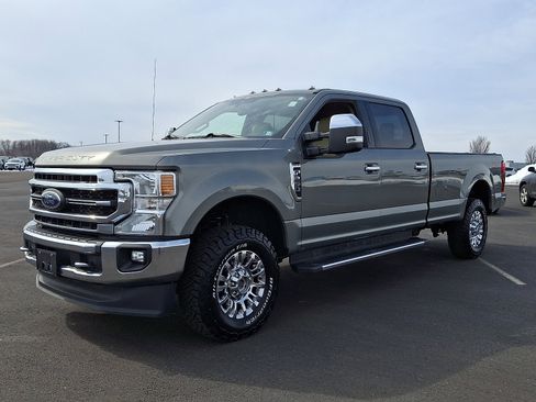 Used 2020 Ford F250 Lariat w/ Chrome Package image 3