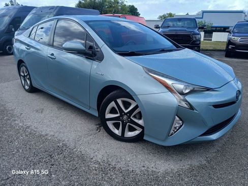 Used 2016 Toyota Prius Four Touring FWD image 1