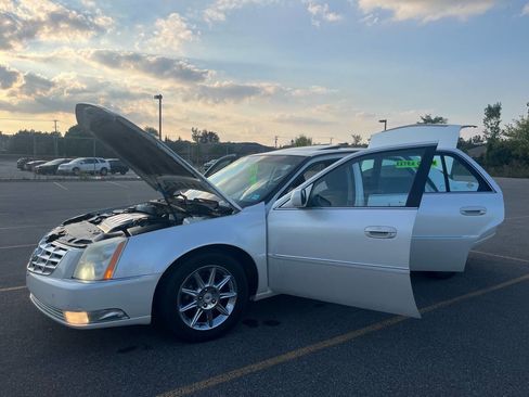 Used 2010 Cadillac DTS Luxury image 9