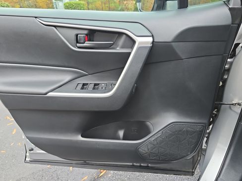 Used 2019 Toyota RAV4 LE image 25