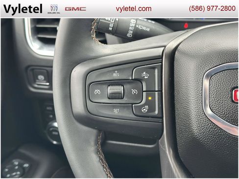 Used 2023 GMC Yukon XL AT4 image 25
