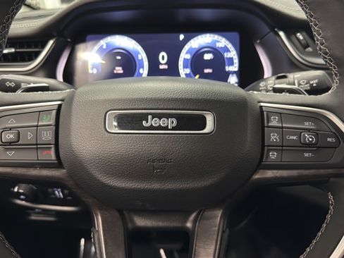 Used 2023 Jeep Grand Cherokee L Limited w/ Black Appearance Package AWD/4WD image 16