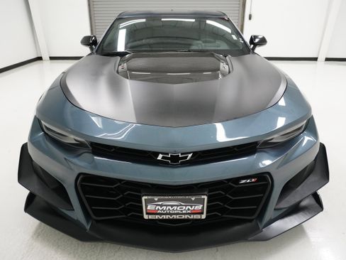 Used 2019 Chevrolet Camaro ZL1 image 2