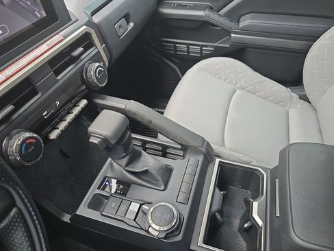 Used 2025 Toyota Tacoma SR5 AWD/4WD image 25