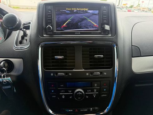 Used 2017 Dodge Grand Caravan GT FWD image 24