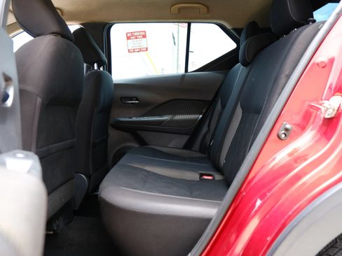 Used 2019 Nissan Kicks SV FWD image 12