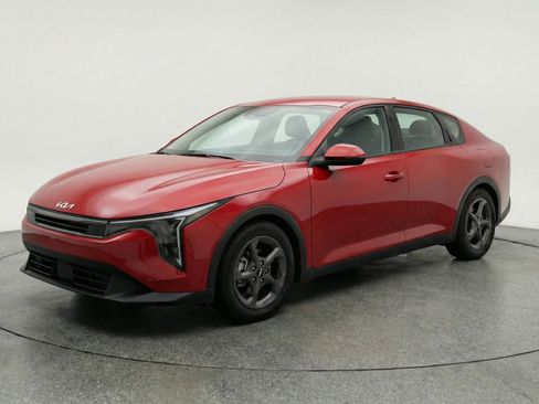 Used 2025 Kia K4 LXS FWD image 3