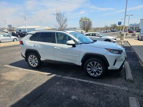 Used 2021 Toyota RAV4 Limited image 2