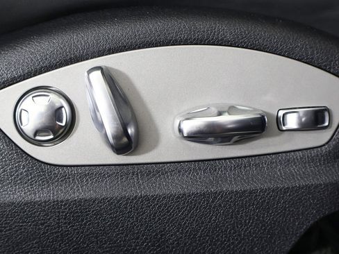 Used 2022 Porsche Macan image 38