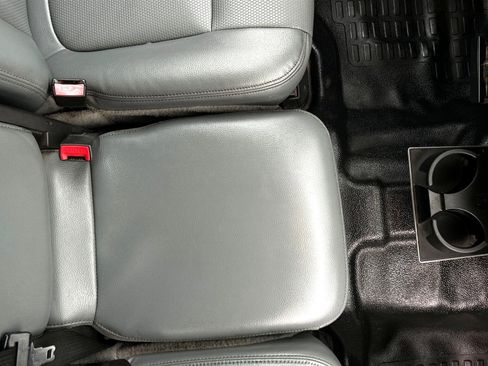 Used 2016 Ford F550 2WD Crew Cab Super Duty image 14