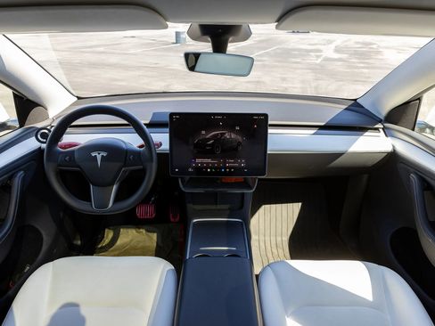 Used 2024 Tesla Model Y Long Range image 24