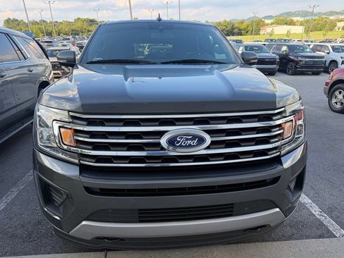 Used 2018 Ford Expedition XLT w/ Equipment Group 202A AWD/4WD image 12