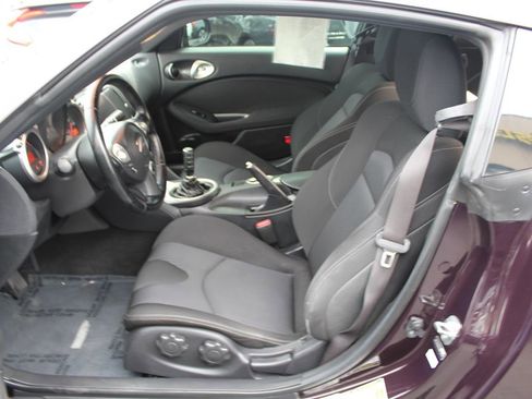 Used 2015 Nissan 370Z Coupe RWD image 18