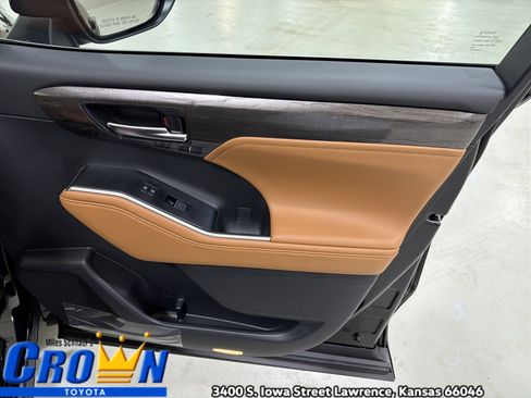 New 2026 Toyota Highlander Platinum image 39